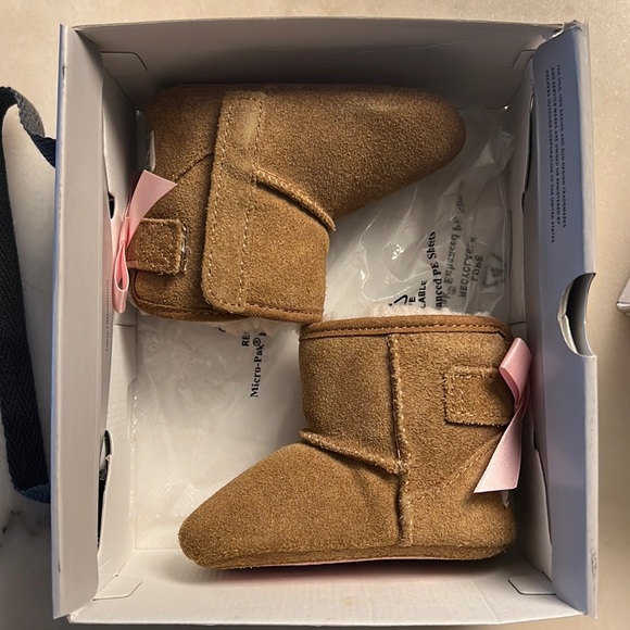 I Jesse Bow II Ugg boots….. Infant size 0/1 - Picture 3 of 6
